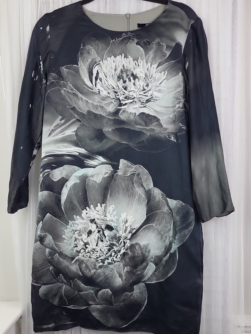 4G by Gizia silk dress with amazing floral pictures. Size 42 = US 10